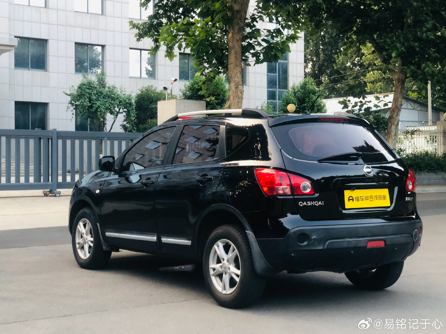 13年東風日產逍客：2.0L手动6速，日系小型SUV,皮实耐造，发动机不挑油，底盘高通过性强，家用代
