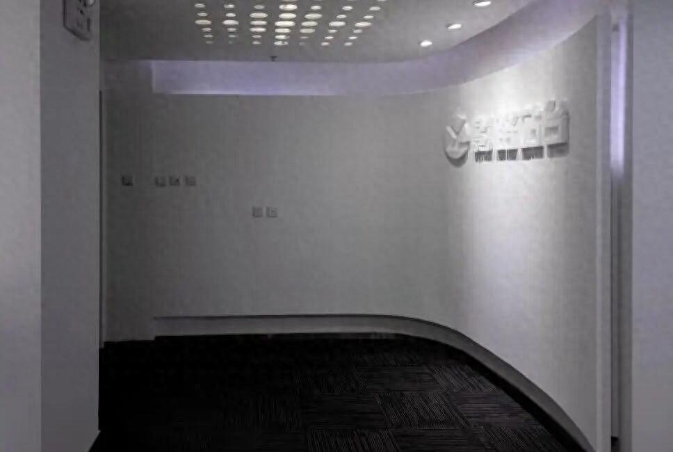 “艺考圈房思琪案”将开庭，21名女学生实名举报杜英哲性侵，多次以缠胸调整衣物为由