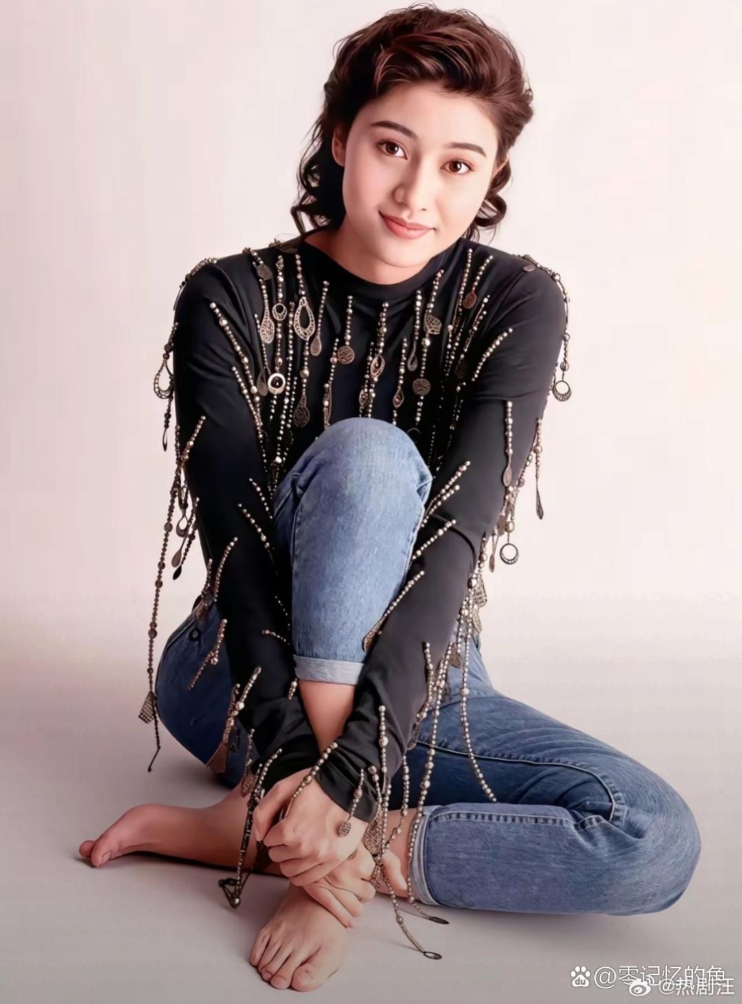 李嘉欣的脚可真好看。