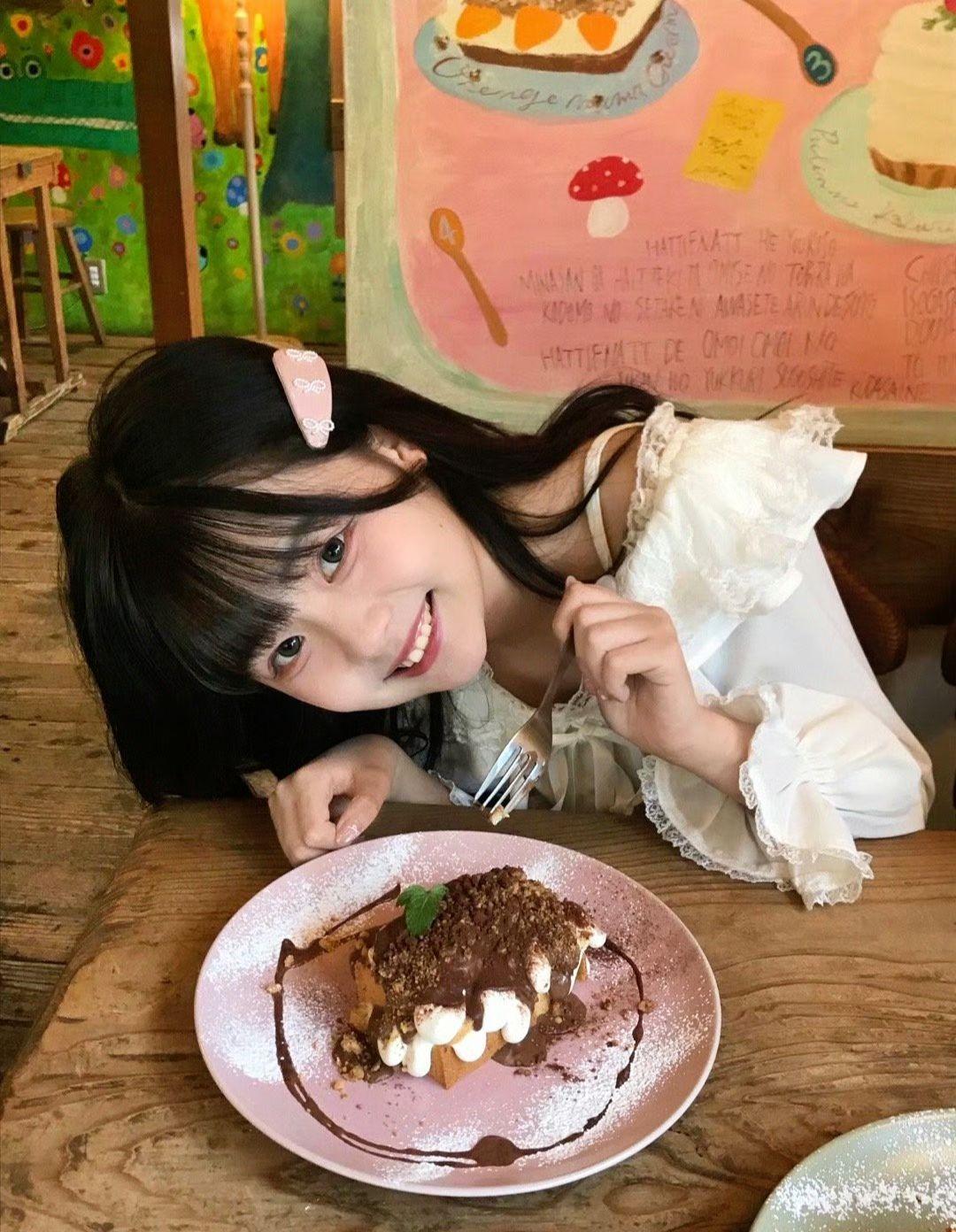 黄怡慈 在吃美食