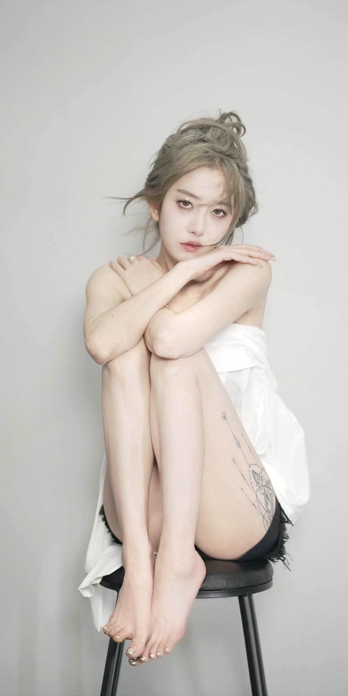 卓仕琳纯美风壁纸18宫格，这样穿搭白衬衣，谁看了不迷糊