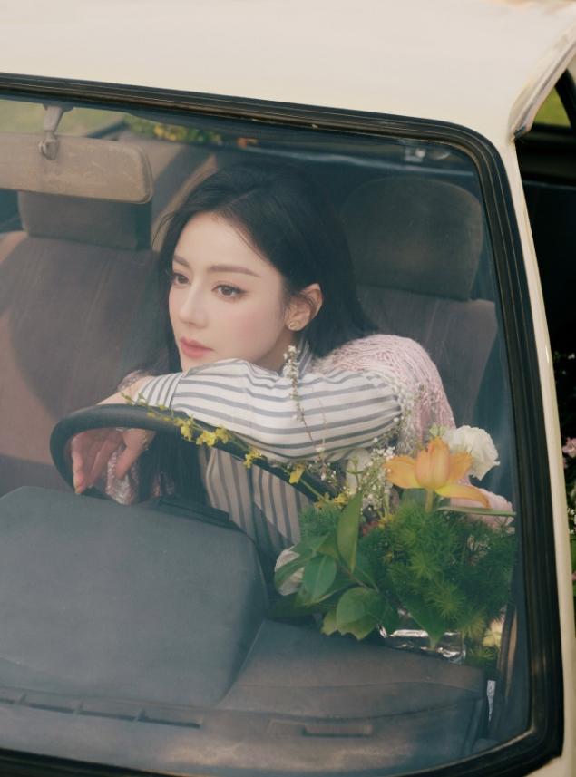 迪丽热巴滞留迪拜！迪丽热巴虽然昨天发的出发图，但是前几天就已经出发了，买了阿联