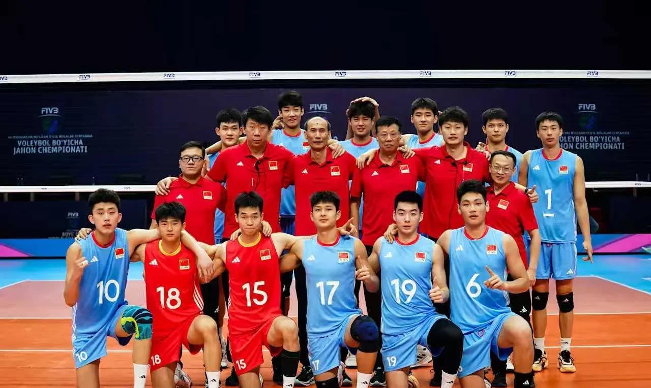 福建老帅侯春娣执教的U19中国男排是近期中国排球的亮点，刚刚以3-0横扫加拿大，