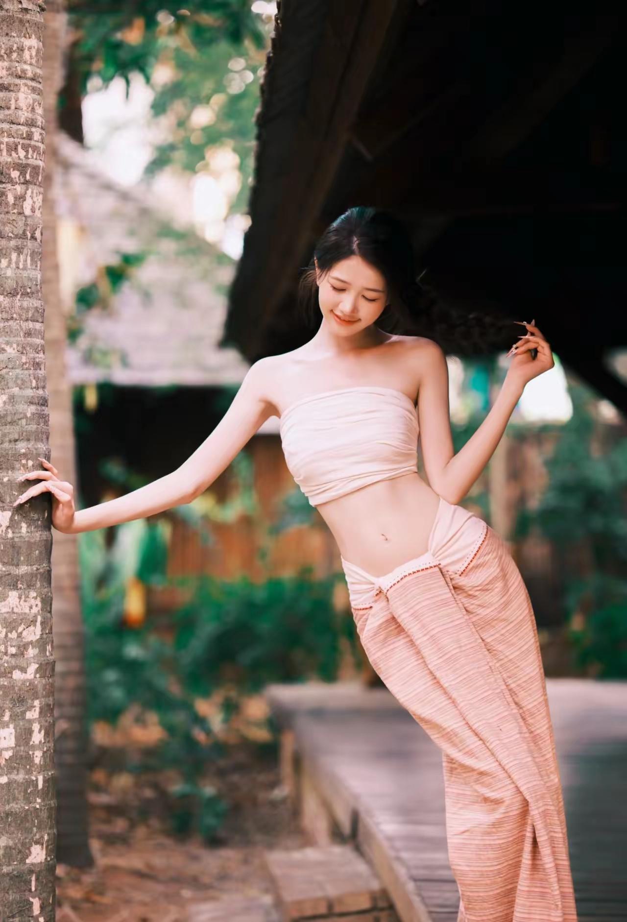 傣系美少女，重点是在腰呢？还是在jio呢？