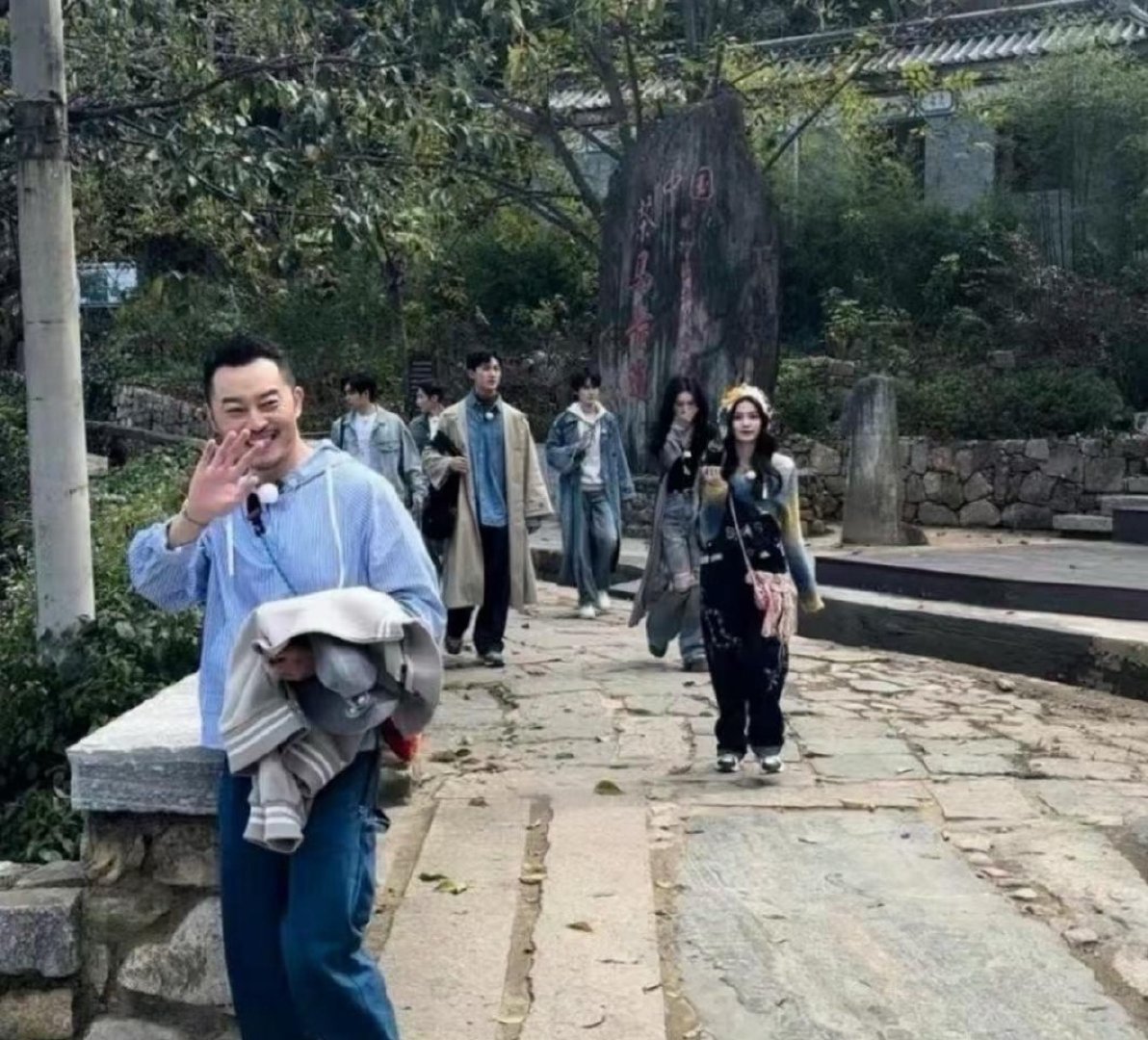 孟子义多高呀我的天，线下看见长长的一条，这状态也太好了。