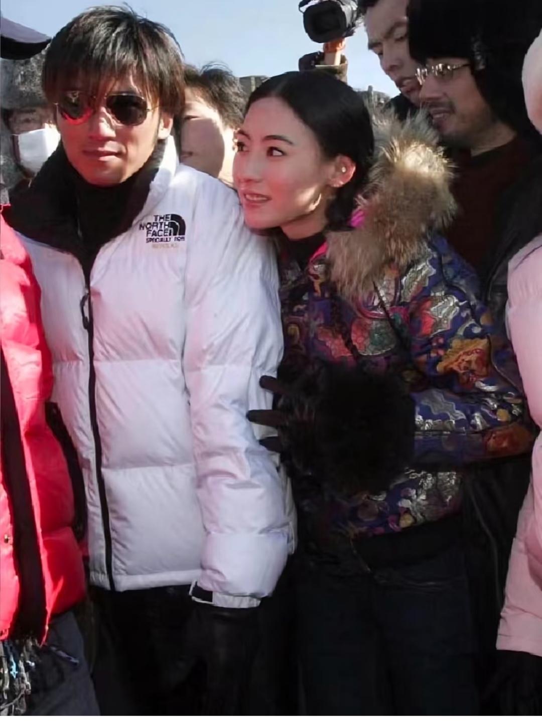 这眼神可以看出，张柏芝是有多爱谢霆锋。