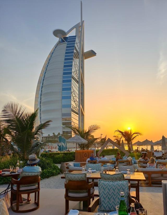 看到一位著名时事评论学者说：现在最尴尬的是，就算美以现在想停下来谈，都找不到伊朗