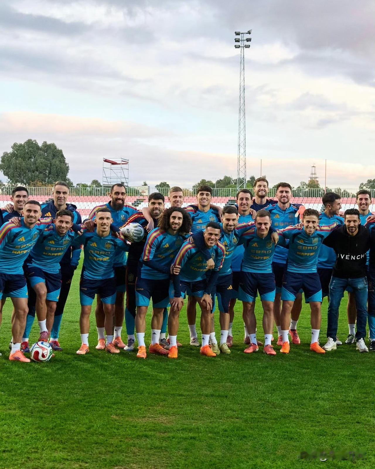 西班牙无疑是当今世界足坛最强的球队！近五场战绩足以证明：✅4-0狂胜格