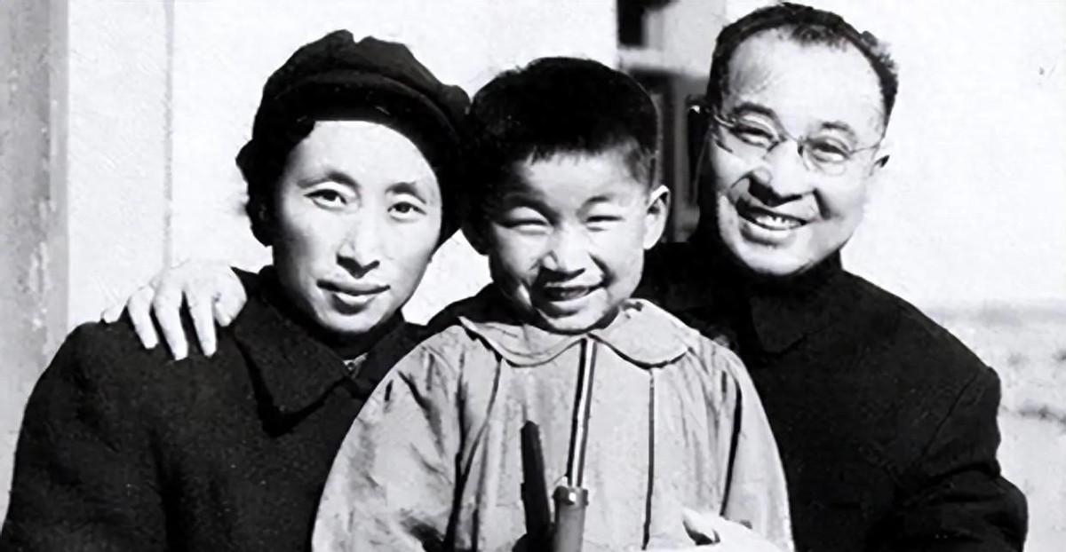 陈赓与傅涯相伴18年，傅涯临终前叮嘱女儿，自己去世后不能和父亲合葬，否则将遗憾终