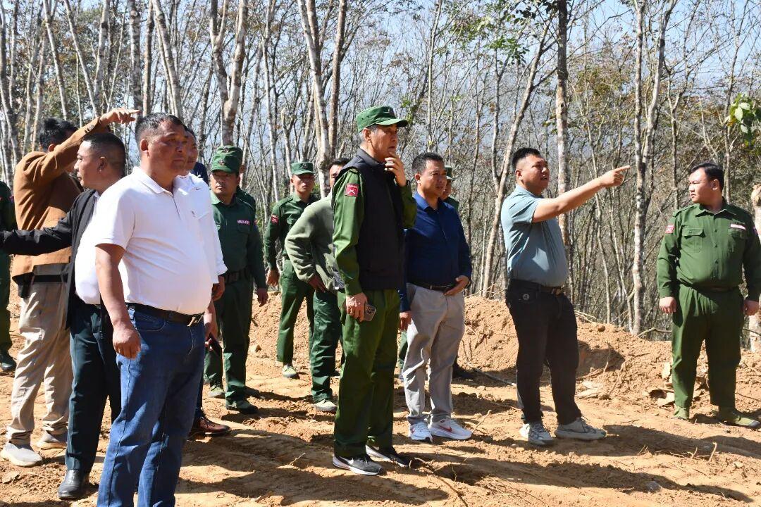 彭德仁司令再去视察公路建设！老街市到清水河口岸的公路，只有30公里左右。虽然