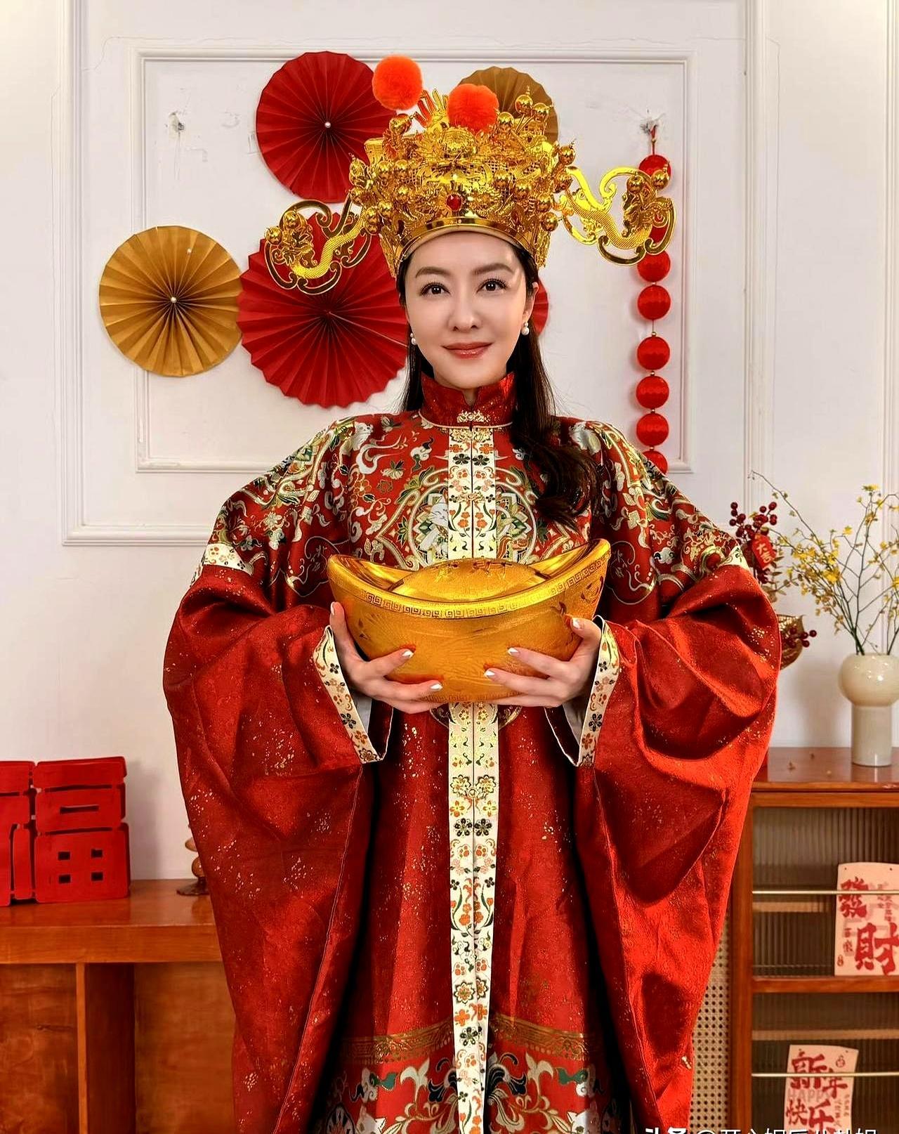 郭富城那双“不合脚的鞋”，熊黛林一脚踹开，转身就嫁给了百亿富商。结婚十年，老公郭