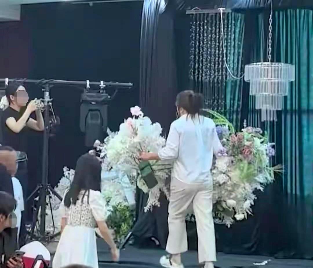 婚礼现场新郎不愿意付尾款，婚庆15分钟撤场？其实有过做生意经验的人都懂，不是被