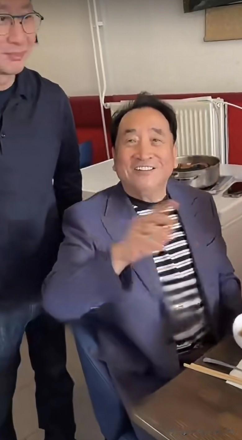 著名相声表演艺术家姜昆大师退休后躲进小村庄：有学生有风景，一场雨都觉得难得，这才