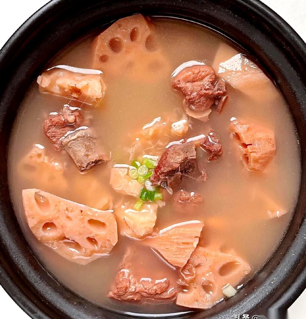 就为了娃下午回家，我脑子里已经上演了一部《舌尖上的战争》。我，想喝一碗清甜辛辣