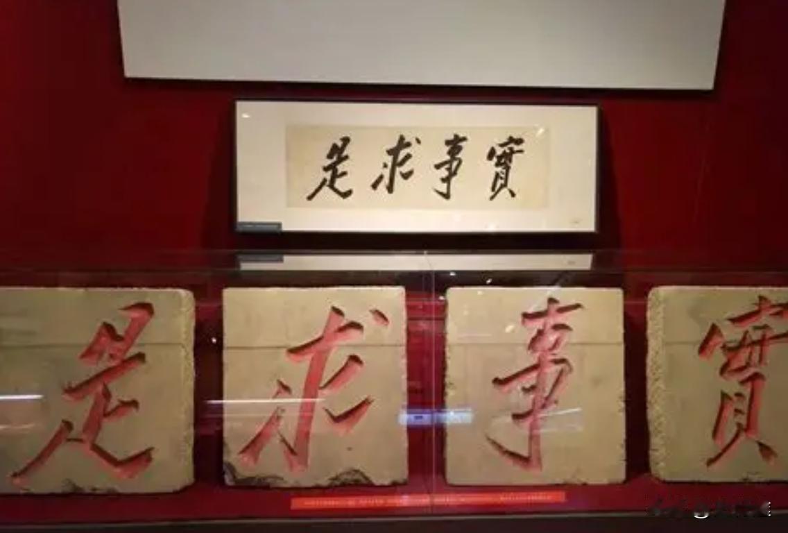 “两个凡是”是什么意思。上世70年代末期到80年代初，中国政坛出现了“两个凡是”