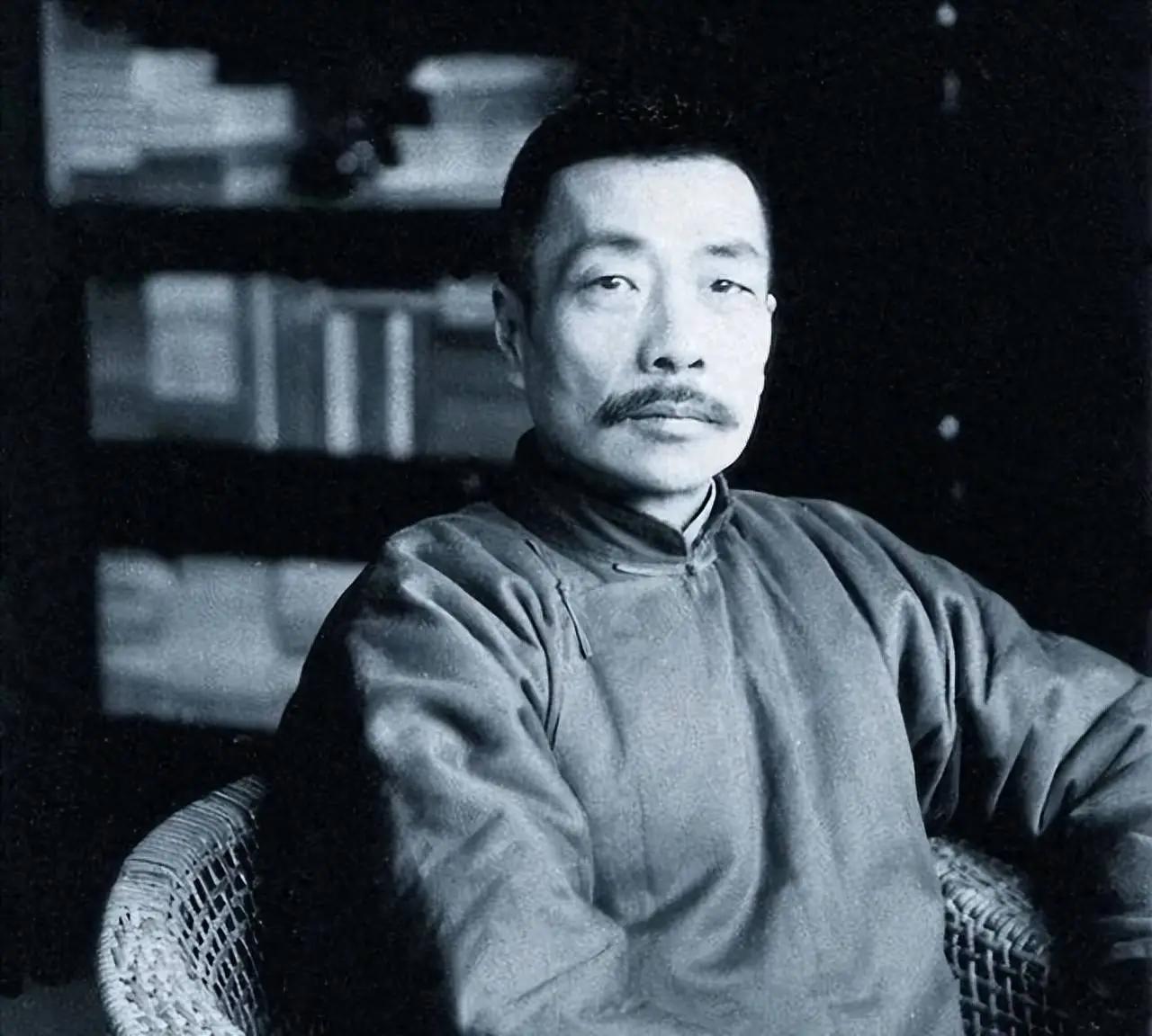 鲁迅为什么骨头硬？因为他是真有钱1929年8月，鲁迅雇了律师杨铿，堵到上海北