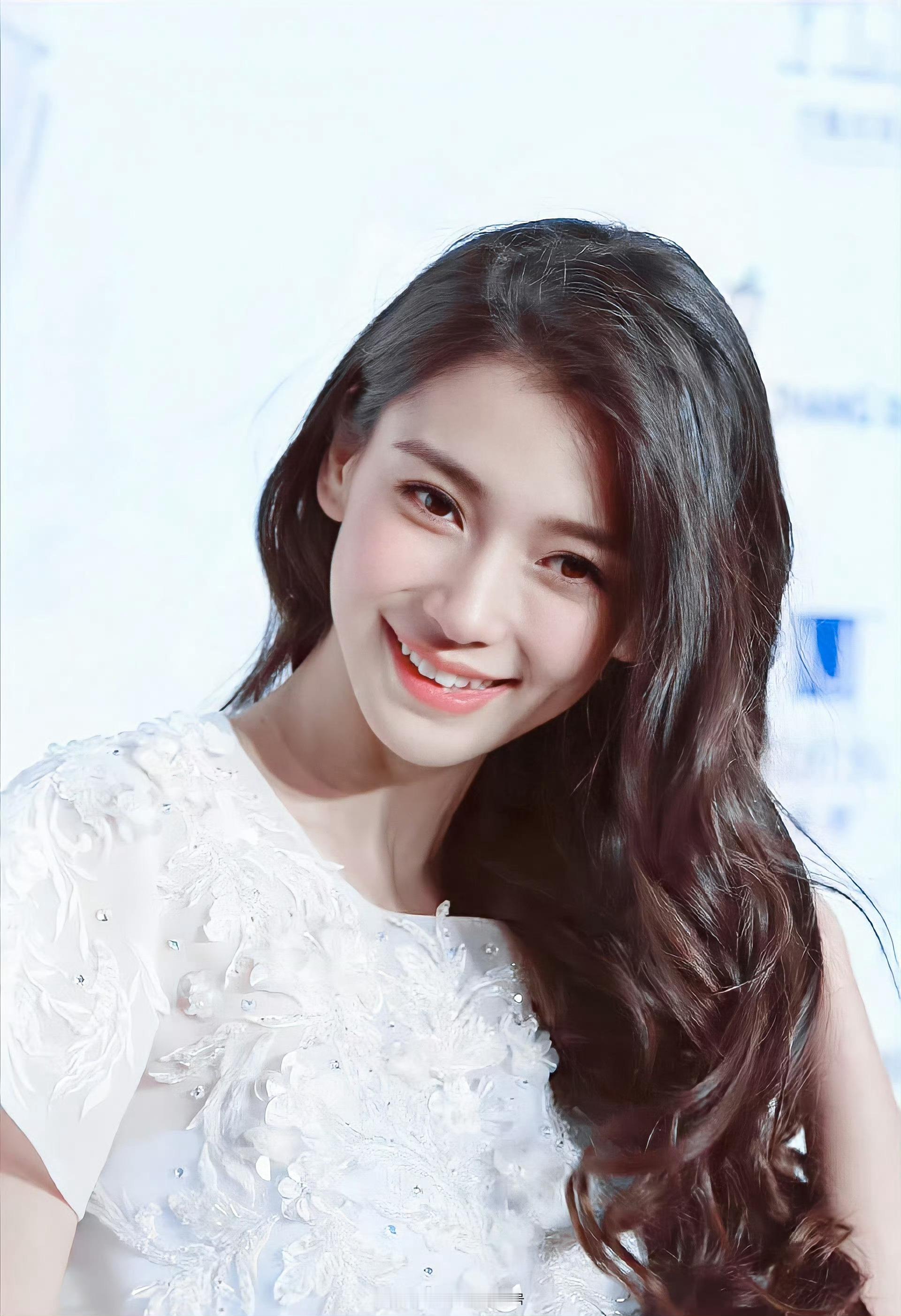 angelababy🍏angelababy她长得很乖可总喜欢赖床