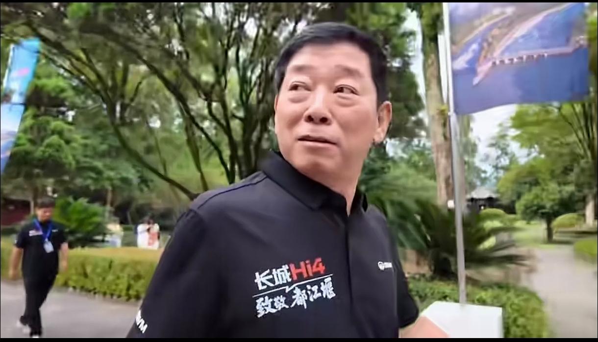 长城汽车老板魏建军2025年开通个人自媒体账号之后，被网友的一句:爸，您吃饭了吗