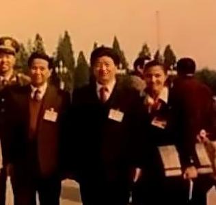 1989年，张振海劫持了一架国际航班，要求机组人员飞往韩国，落地后被机长一脚踹下