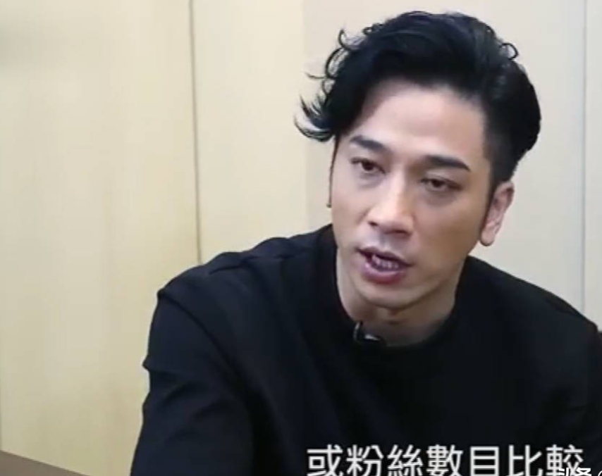 演员吴卓羲说，在内地拍戏，林峰一年几百万收入，内地网友经常问我会不会嫉妒，我说根本不会啦！