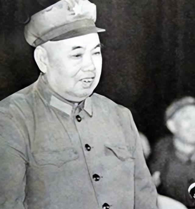 1963年，一开国中将路过南京军区，却没有提前通知许世友。许世友知道之后，气的直
