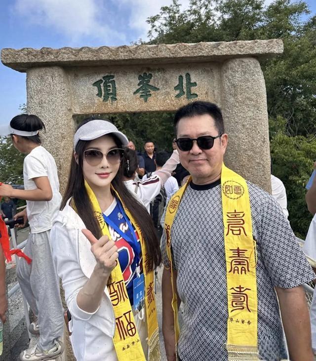 69岁元彪现身华山，身形发福不少差点认不出，可一出手还是功底扎实，直接秒杀全场，