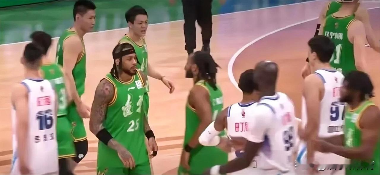 辽篮90--88战胜宁波队，最值得表扬的不是威尔斯，也不是付豪，而是这位球员。