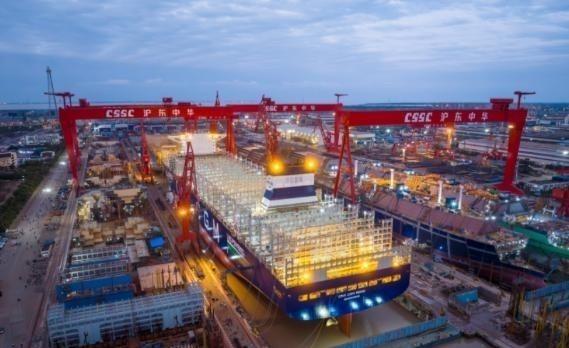 40艘大单直接砸向中国，韩国造船业拿到了全球62%的订单，韩媒马上狂欢，还扬言“