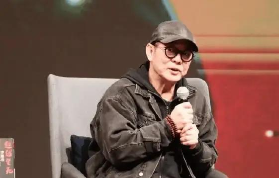 李连杰，太刚了！3月4日深夜，李连杰连夜冲上热搜，这次是在举办某次讲座时，他