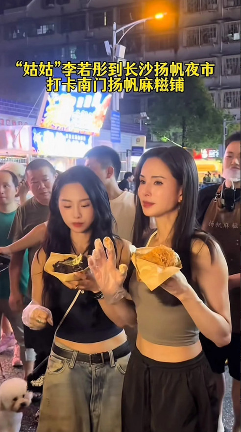 李若彤现在真的越来越让人看不透了。要说她年纪大，确实快60岁了，可普通人