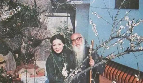 1943年，14岁的张雯波对47岁的张大千去后：“伯父，您可以教我画画吗？”没想