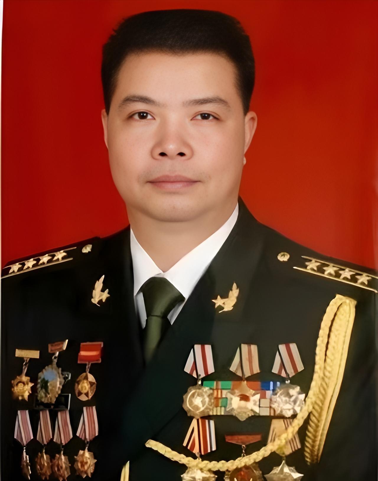 1985年，侦察兵隆志勇越境侦察，竟意外撞见了巡逻的越军。越军立即开火，一枪精准