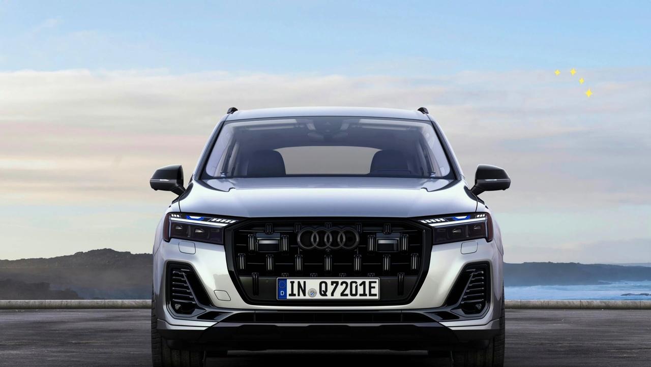 曾是百万级豪华标杆的奥迪Q7，如今玩起“价格屠刀”全系狂降14-17万，入门款低