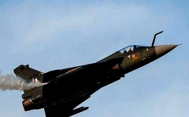 飞机一头栽下来，飞行员没了。印度火冒三丈，说必须追责！结果撸起袖子准备挨家挨户