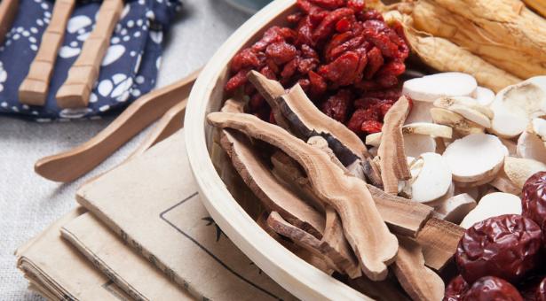 伤精十多年，如今见色不起是什么原因？最近很多朋友问我，伤精十多年