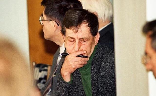 1978年，苏联物理学家被高辐射的粒子光速击穿脑袋。不料，他却没有死，相反，身体