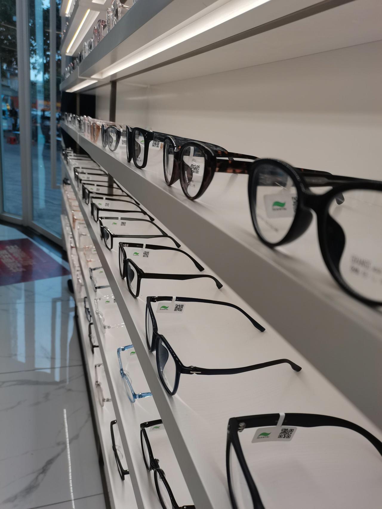 我有一个预感，315以后，眼镜行业将会有一个大的价格跳水周期来临！315刚