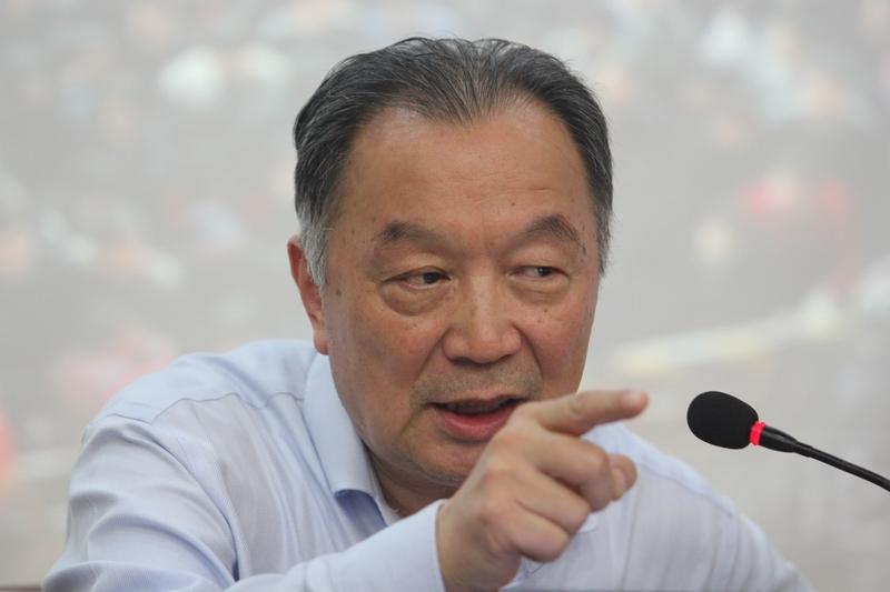 温铁军罕见“失态怒怼”：专家官员最大通病，就是书读太多、地走太少温铁军有一次罕
