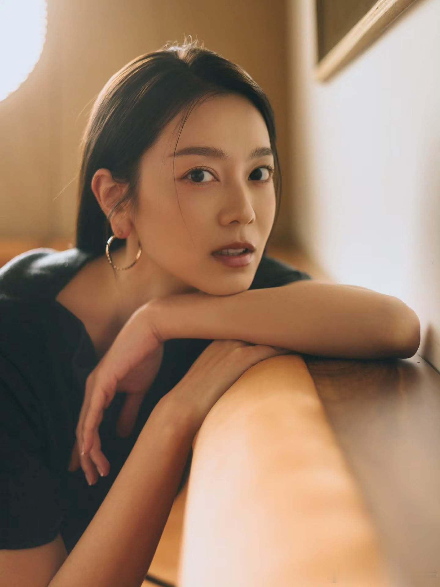 周渝民妻子宣布复出周渝民妻子38岁状态周渝民妻子宣布复出，好漂亮啊，夫妻俩势均