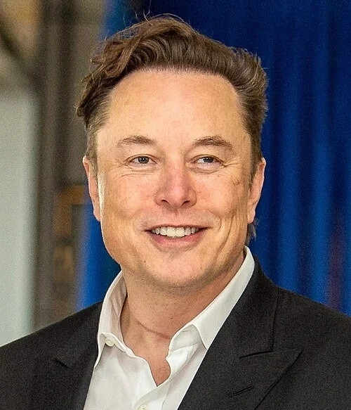 一直觉得马斯克像谁来着，总想不起，刚才刷到个视频才想起来了，真的好像啊。