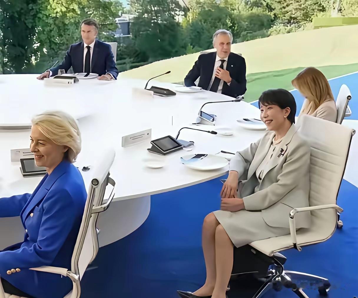 在最近的G7集团扩大会议上，日本首相高市早苗可谓是出尽了“洋相”。会议期间，各国