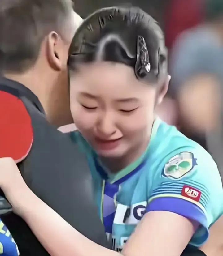 看蒯曼翻盘热血澎湃，转头看张本美和拥抱父亲张本宇画面直接破防刚为蒯曼惊险翻盘捏