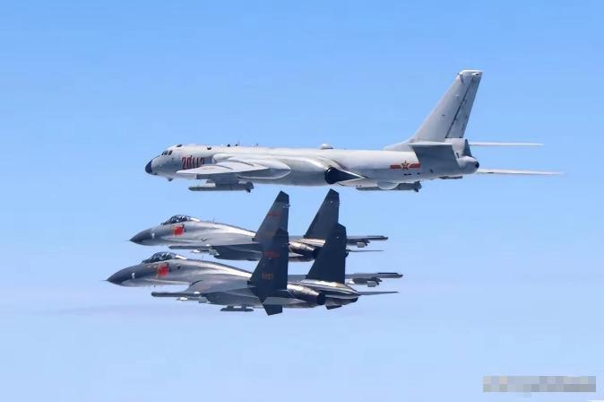 解放军大规模巡航台海：26架次军机穿越中线，海空联动施压赖清德当局