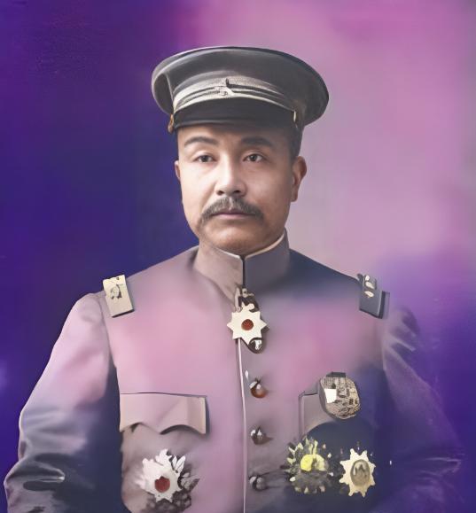 1916年，袁世凯在弥留之际，他呜咽着最后一口气，将儿子袁克定叫到床前说：你不要