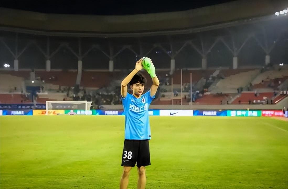 为何吕焯毅在大连英博本赛季表现不俗，却迟迟无法获得代表邵佳一国足出战A级比赛机会