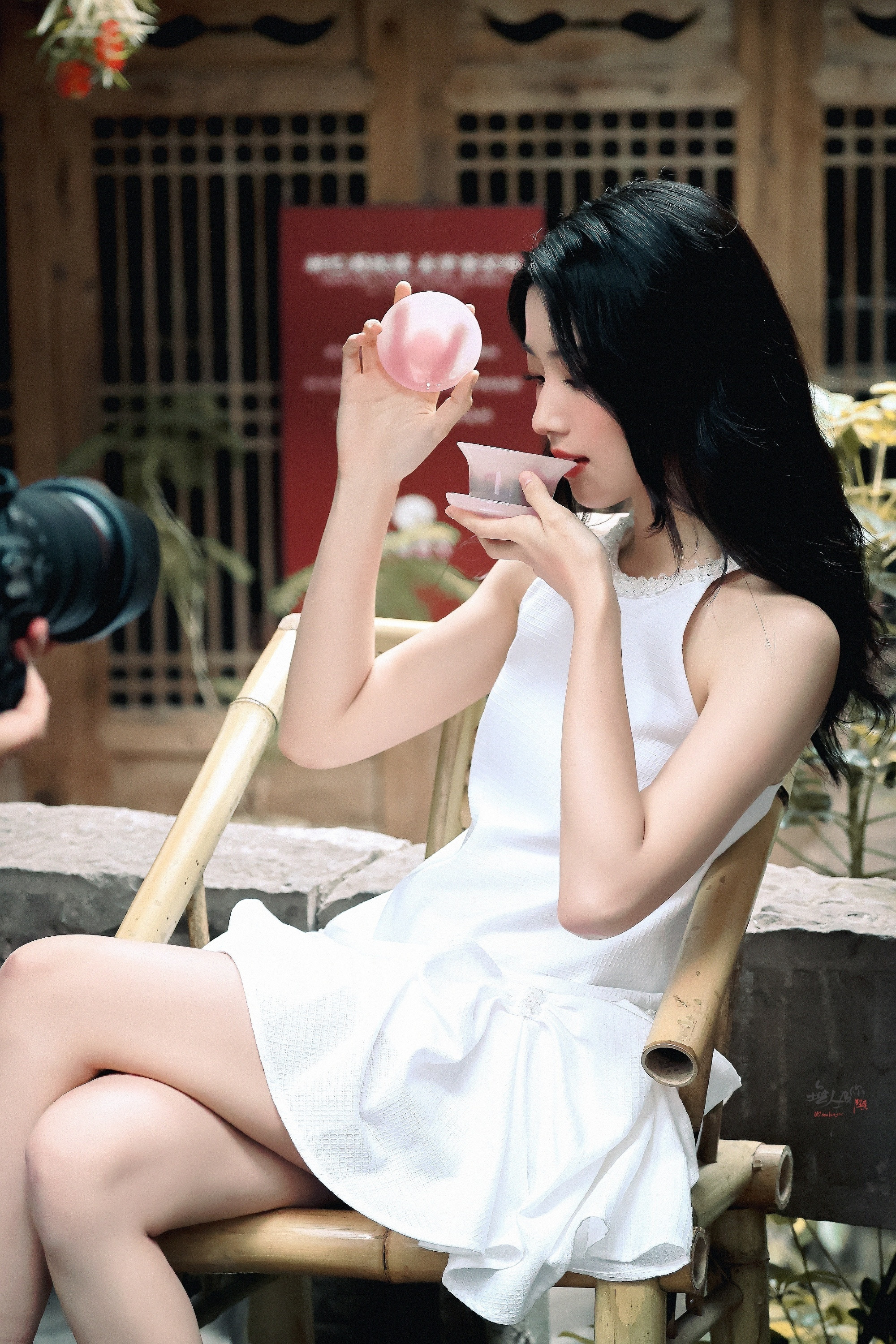 卢昱晓白色连衣裙，少女的味道​​​