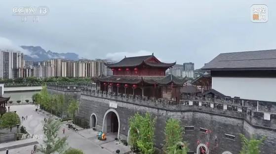 连央视都吐槽了！花了24亿的大庸古城，4年亏了10亿，建个寂寞，停车场竟然成了唯