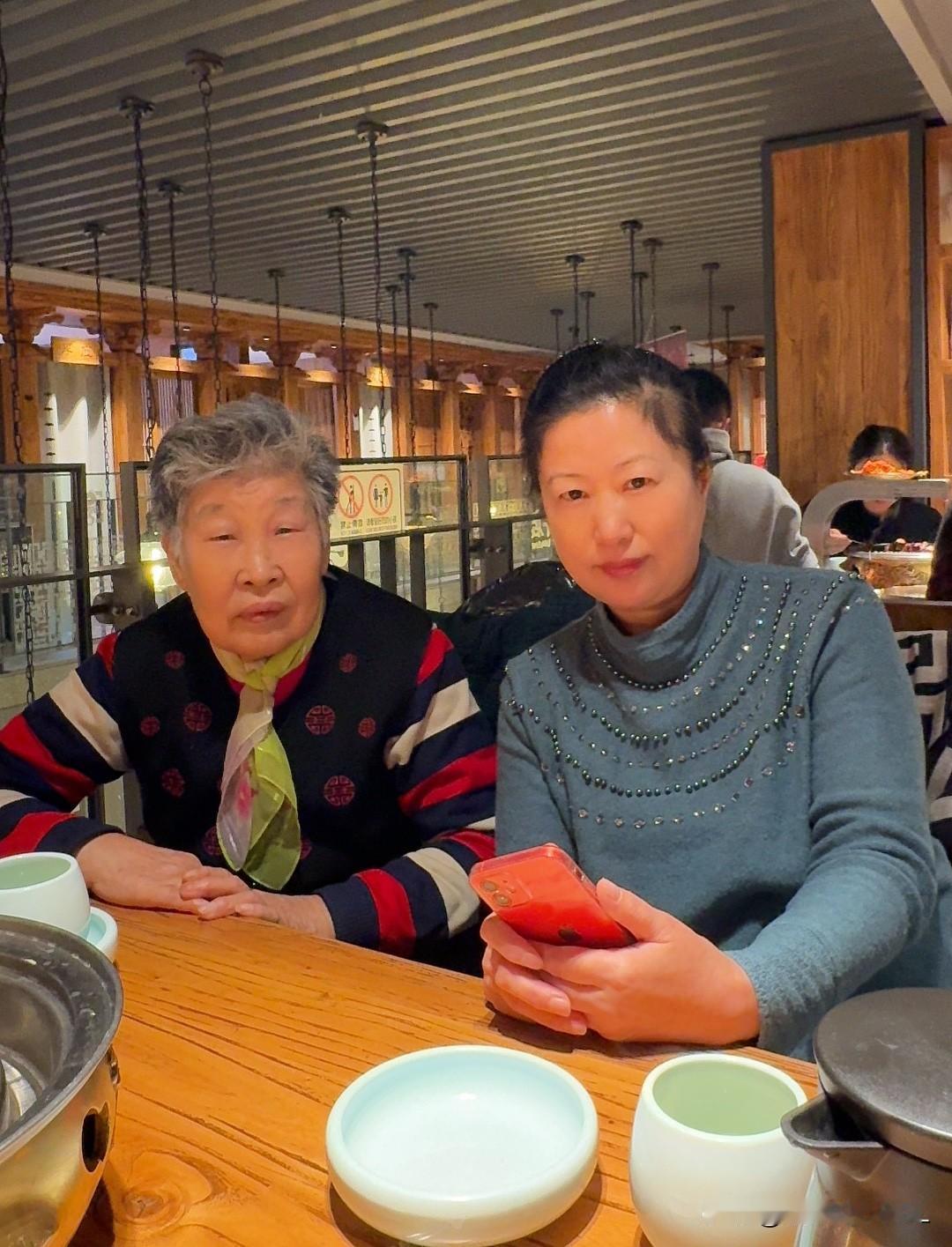 我要回大连啦！半个月前，我从大连坐高铁回到了抚顺老家的妈妈身边。今天，我