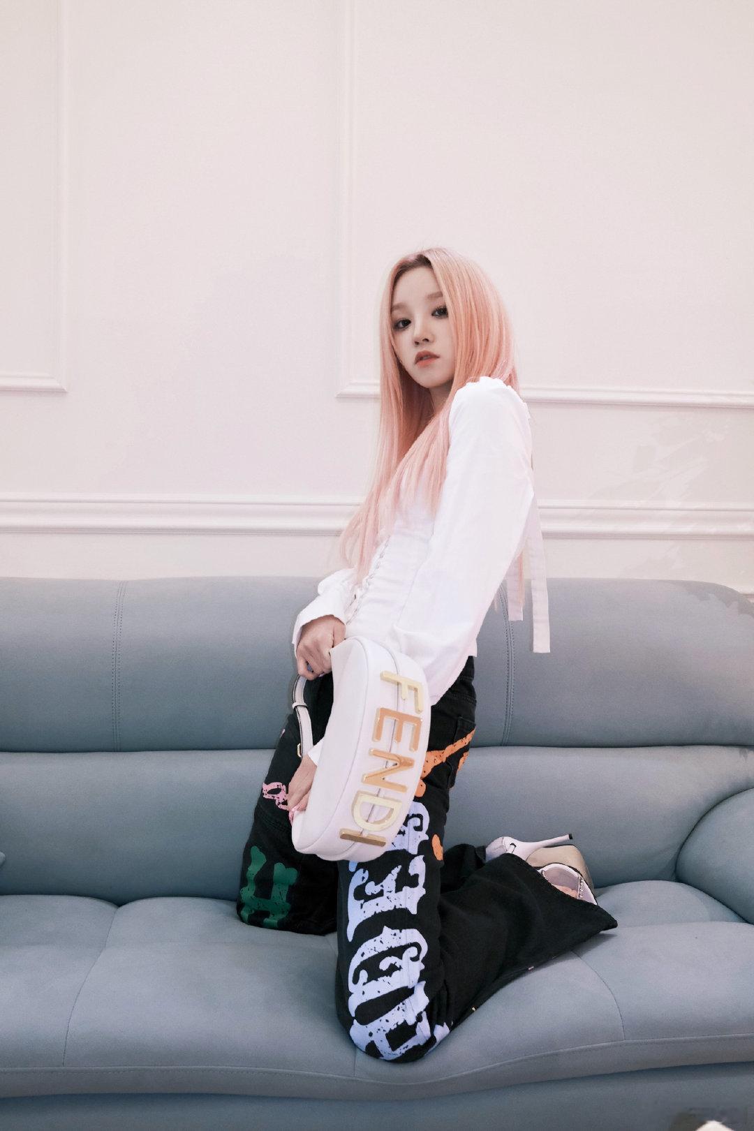 宋雨琦·𝗙𝗘𝗡𝗗𝗜👜