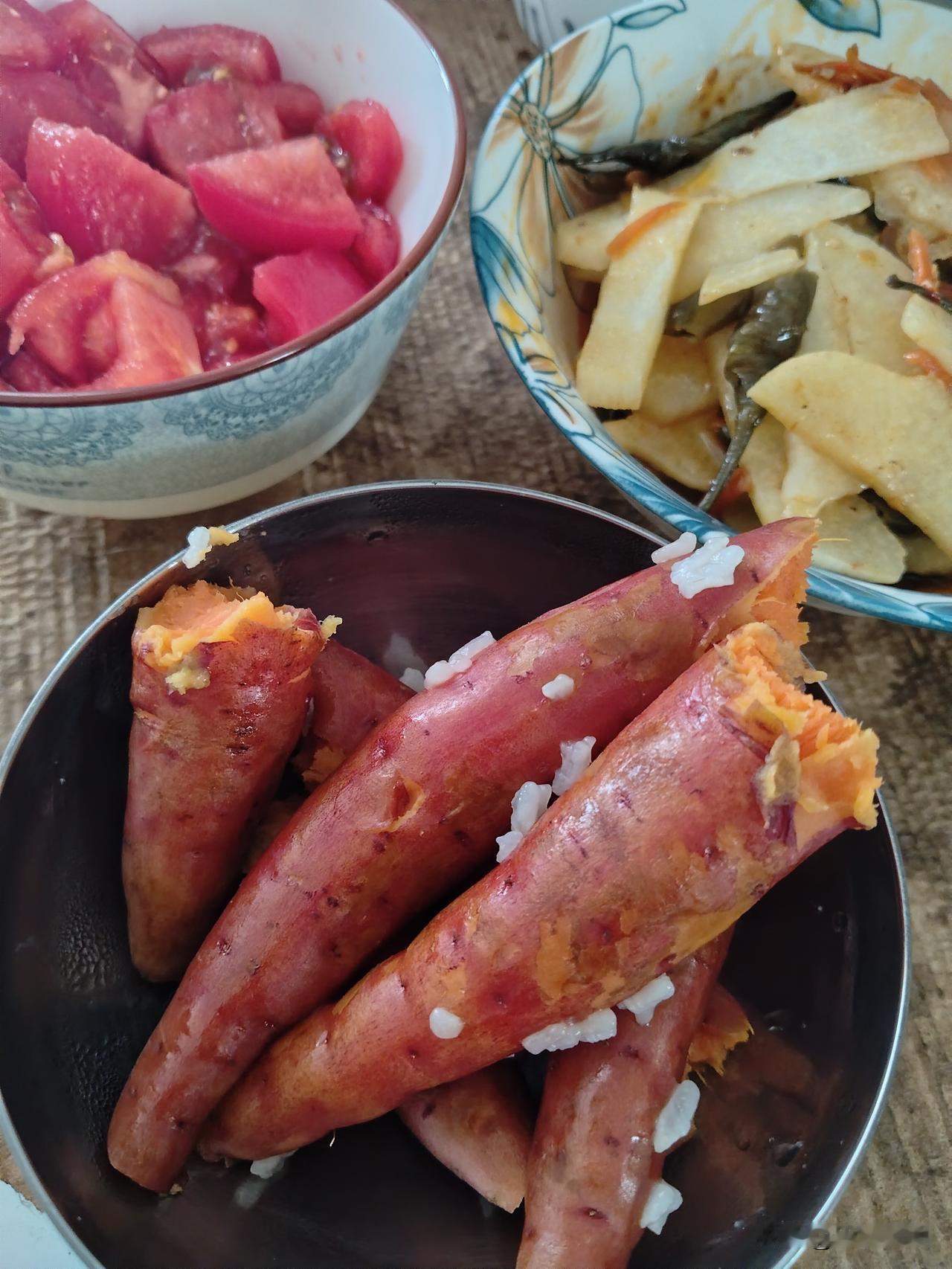 今天早上起床，测了一下血压，高压122，低压90。低压还是没有控制好。降压药